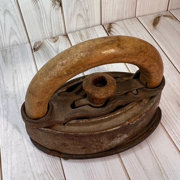 Antique Vintage Clothing Iron w/ Stand Cast Iron Wood Rare Mini - Picture 4 of 7